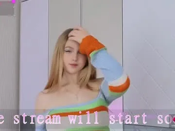 small_blondee – webcam model profile photo